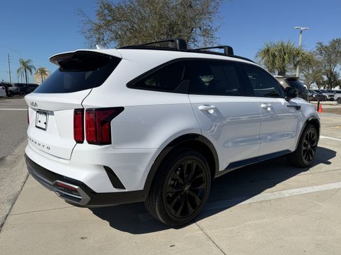 Certified 2022 Kia Sorento SX image 4