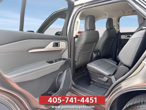 Used 2025 Ford Explorer Active w/ Active Comfort Package RWD image 27