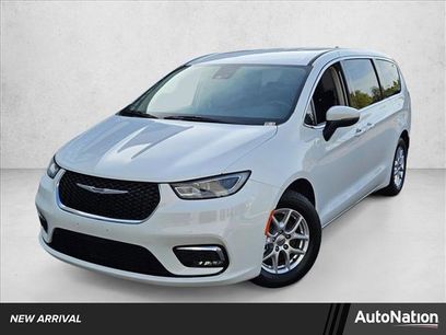 Used 2023 Chrysler Pacifica Touring-L