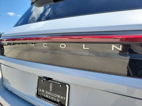 Certified 2025 Lincoln Navigator L Reserve AWD/4WD image 7