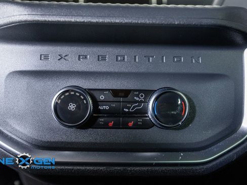 Used 2025 Ford Expedition Tremor AWD/4WD image 32