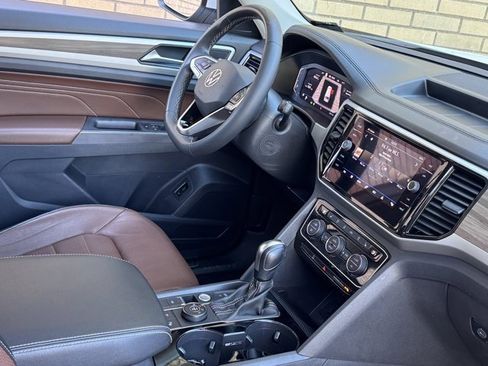 Used 2021 Volkswagen Atlas SEL Premium image 9