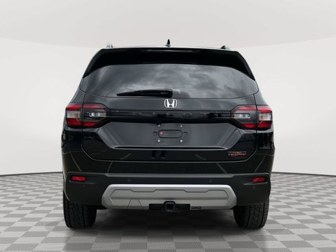 Certified 2025 Honda Pilot TrailSport image 5