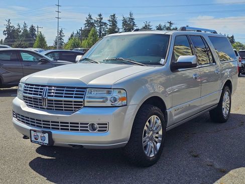 Used 2012 Lincoln Navigator L 4WD image 4