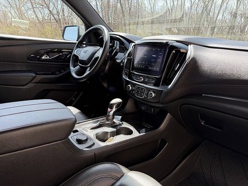 Used 2023 Chevrolet Traverse RS w/ LPO, Floor Liner Package FWD image 11
