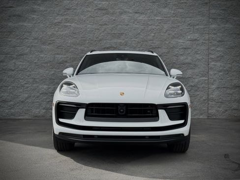 Used 2025 Porsche Macan image 8