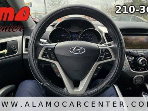 Used 2012 Hyundai Veloster w/ Style Pkg image 27