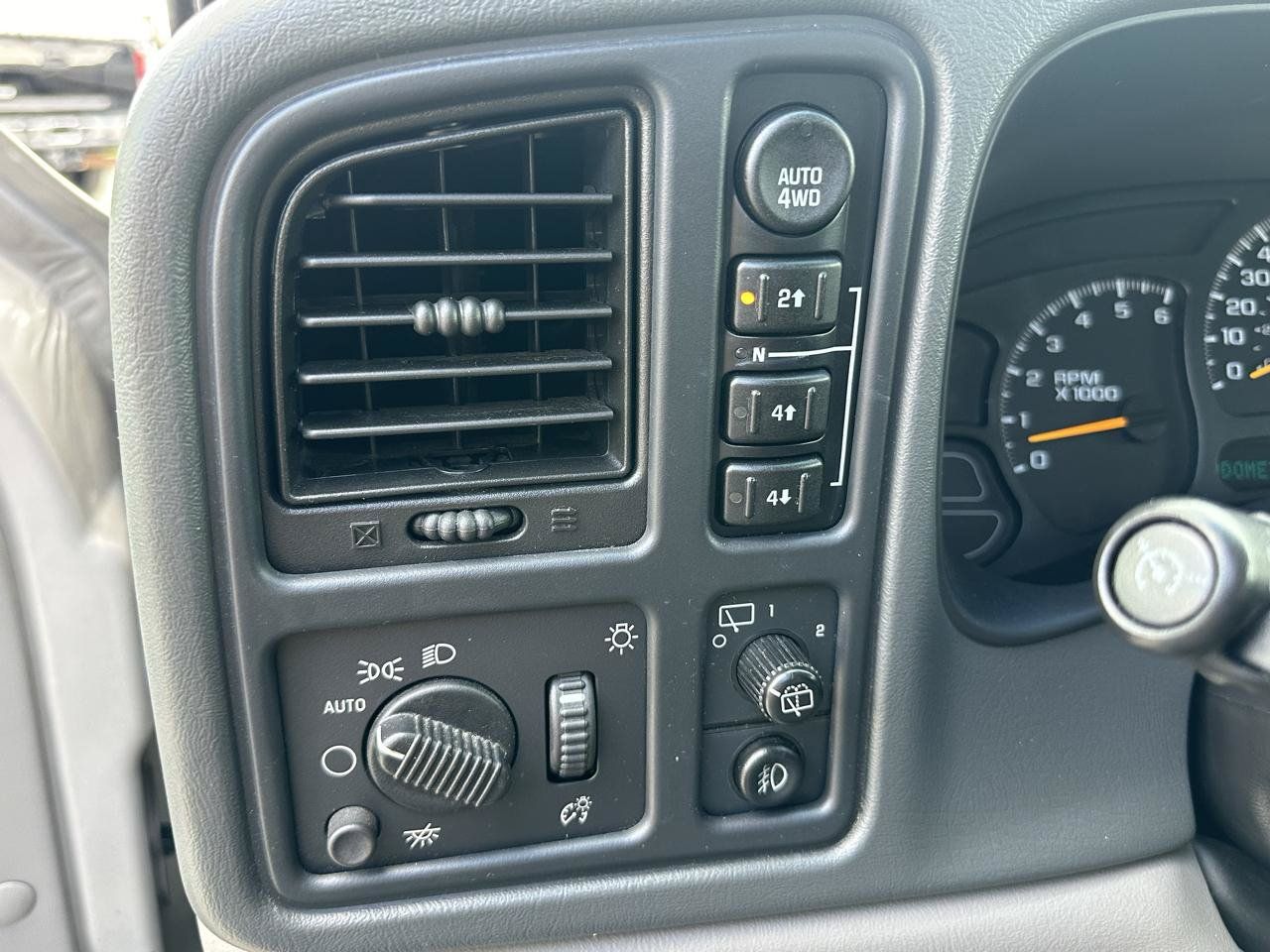 Used 2004 Chevrolet Tahoe LT w/ LT Preferred Equipment Group AWD/4WD image 27