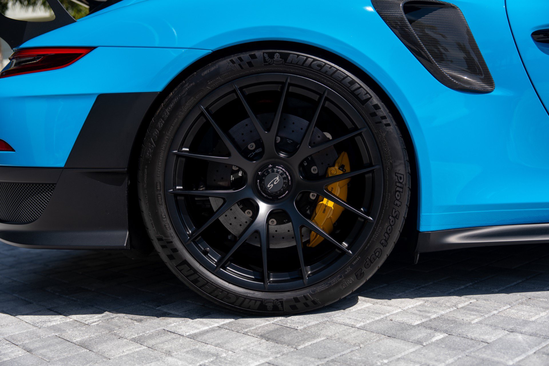 Used 2018 Porsche 911 GT2 RS w/ Weissach Package RWD image 14