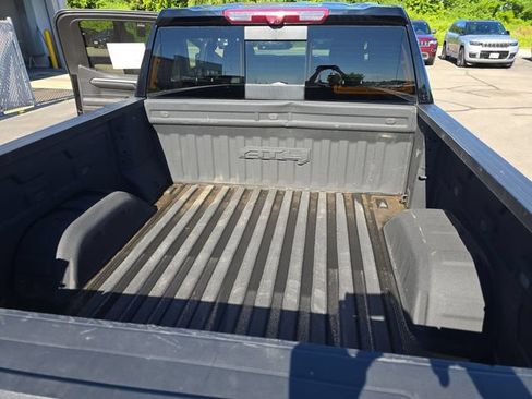 Used 2024 GMC Sierra 1500 AT4 w/ Technology Package AWD/4WD image 13