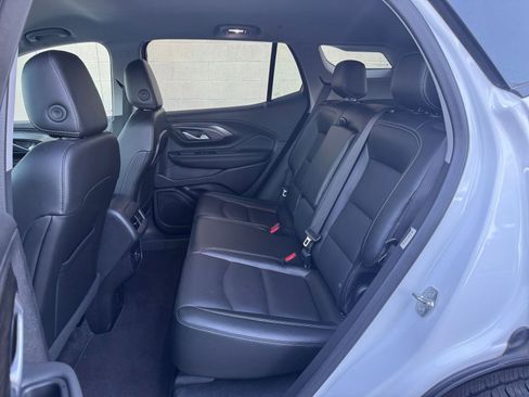 Used 2024 GMC Terrain SLT image 28