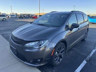 Used 2020 Chrysler Pacifica Touring-L w/ S Appearance Package