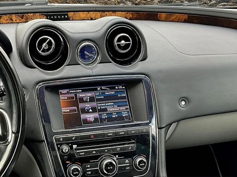 Used 2012 Jaguar XJ image 6