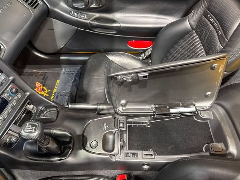Used 2004 Chevrolet Corvette Convertible w/ Preferred Equipment Group RWD image 88