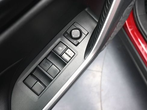 Used 2019 Toyota RAV4 LE w/ Carpet Mat Package image 19