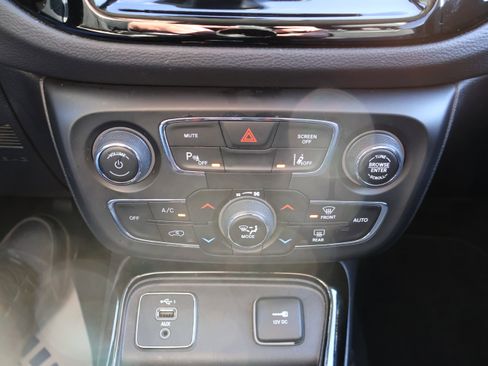 Used 2021 Jeep Compass Limited image 29