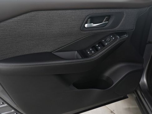 Used 2021 Nissan Rogue SV image 23