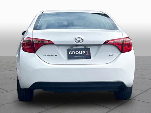 Used 2018 Toyota Corolla LE FWD image 5