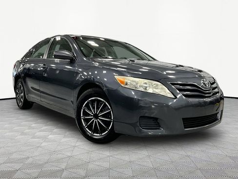 Used 2011 Toyota Camry LE FWD image 3