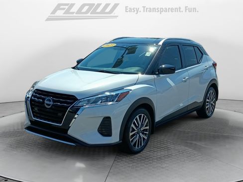 Used 2023 Nissan Kicks SV FWD image 3