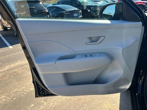 Used 2025 Hyundai Kona SEL image 10