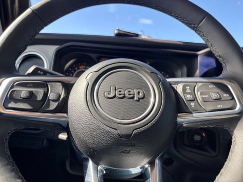Used 2025 Jeep Wrangler Unlimited Sahara AWD/4WD image 25