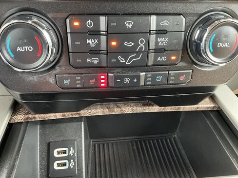 Used 2017 Ford F350 Lariat w/ Chrome Package image 12