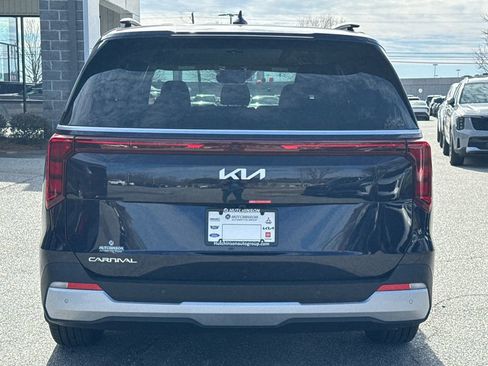 New 2026 Kia Carnival EX image 4