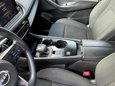Used 2023 Nissan Rogue S FWD image 11