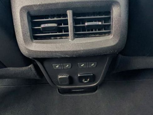 Used 2018 Chevrolet Equinox Premier image 18