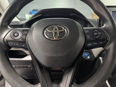 Used 2022 Toyota RAV4 XLE w/ Convenience Package AWD/4WD image 17