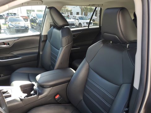 Used 2021 Toyota RAV4 XLE Premium FWD image 21