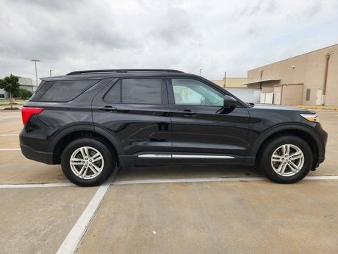 Used 2023 Ford Explorer XLT w/ Equipment Group 202A AWD/4WD image 4