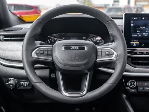 Used 2023 Jeep Compass Latitude AWD/4WD image 14