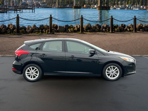 Used 2017 Ford Focus SE FWD image 10