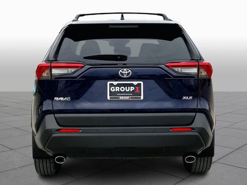 Used 2021 Toyota RAV4 XLE Premium image 4