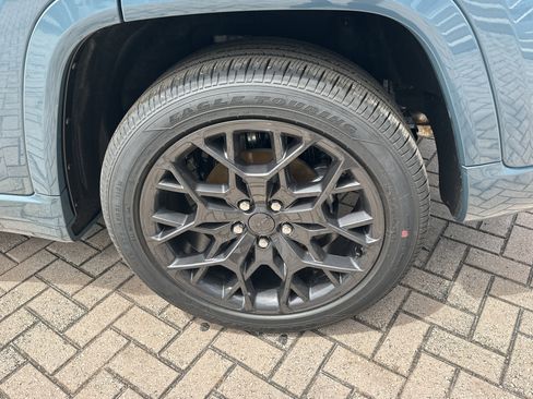 New 2026 Jeep Grand Cherokee Summit AWD/4WD image 11