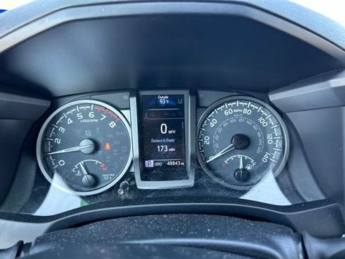 Used 2021 Toyota Tacoma TRD Off-Road w/ TRD Premium Off Road Package AWD/4WD image 14