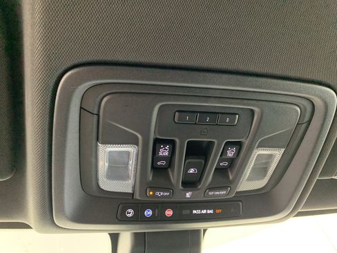 Used 2019 Chevrolet Silverado 1500 High Country w/ Technology Package AWD/4WD image 25