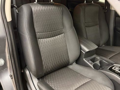 Used 2018 Nissan Rogue SV image 32