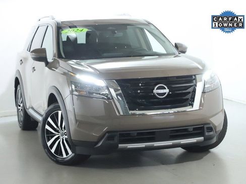 Certified 2024 Nissan Pathfinder Platinum image 3