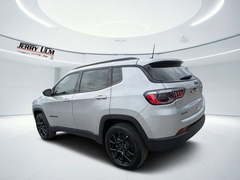 New 2026 Jeep Compass Latitude AWD/4WD image 5