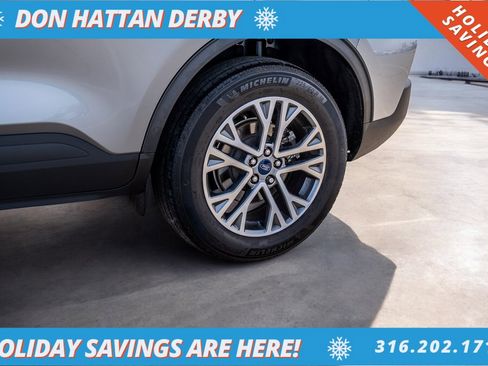 Used 2022 Ford Escape SEL image 36