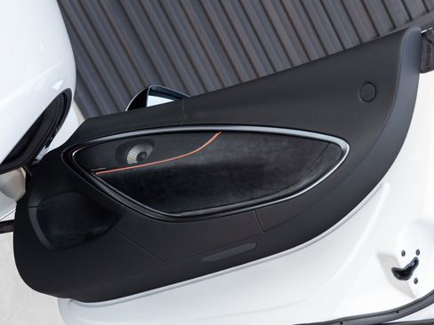 Used 2024 McLaren Artura image 39