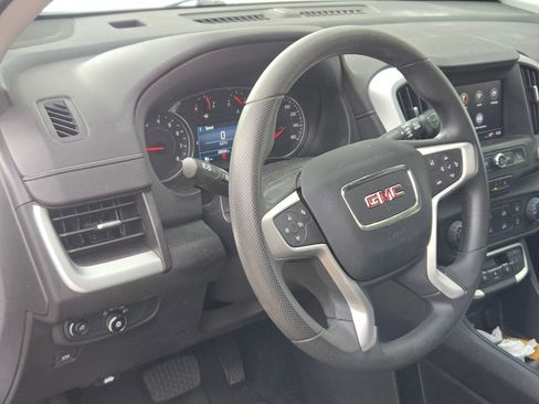 Used 2024 GMC Terrain SLE FWD image 10