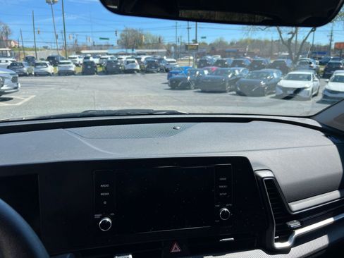 Used 2025 Kia Sportage LX image 17