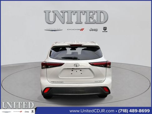 Used 2024 Toyota Highlander XLE image 4