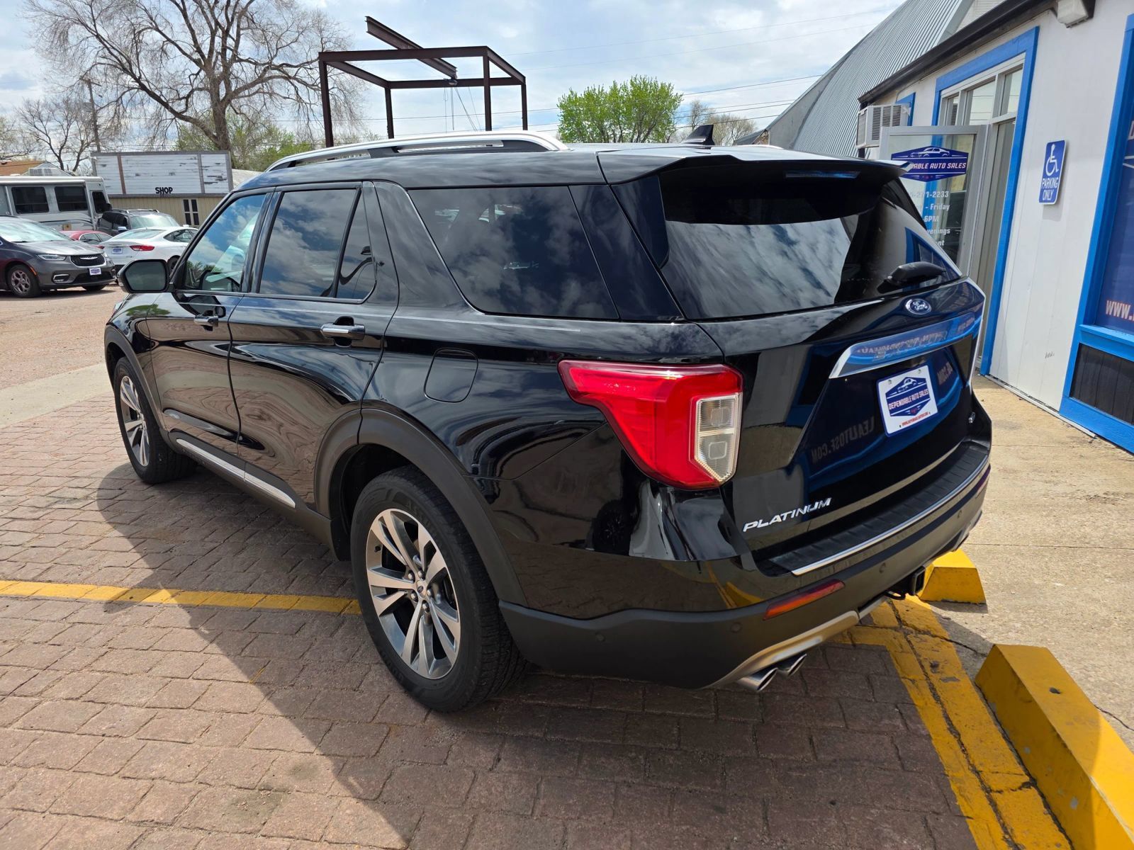 Used 2020 Ford Explorer Platinum w/ Premium Technology Package AWD/4WD image 7