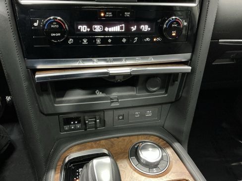Used 2024 Nissan Armada SL w/ Captain's Chairs Package image 10