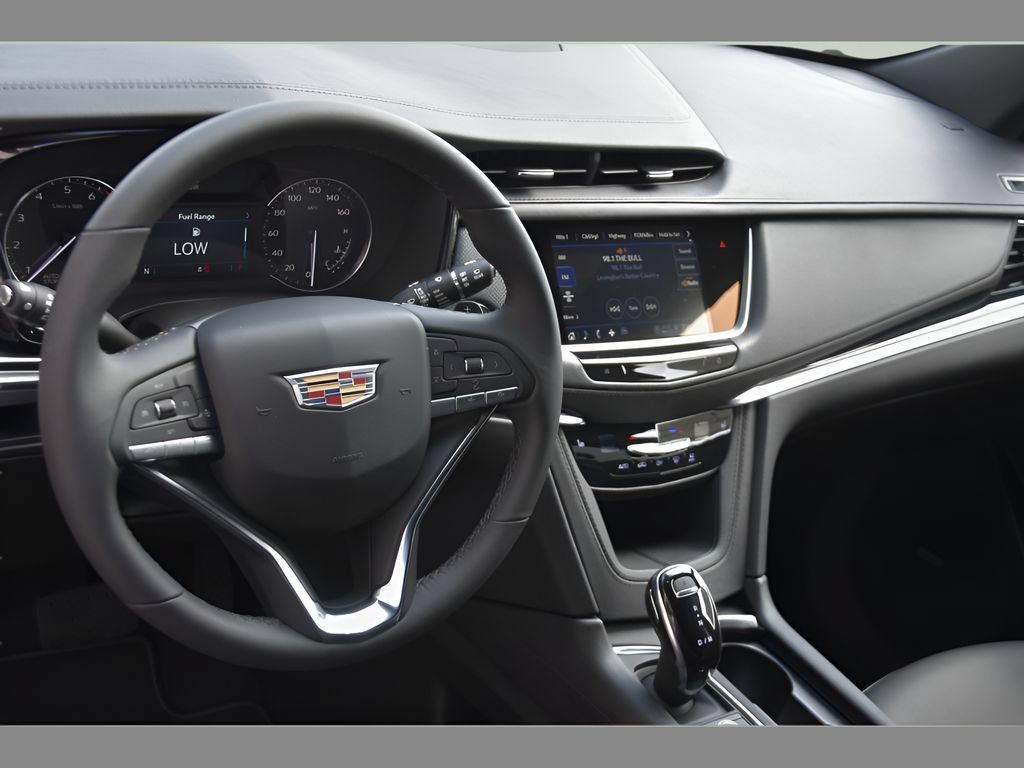 New 2025 Cadillac XT6 Luxury FWD image 11
